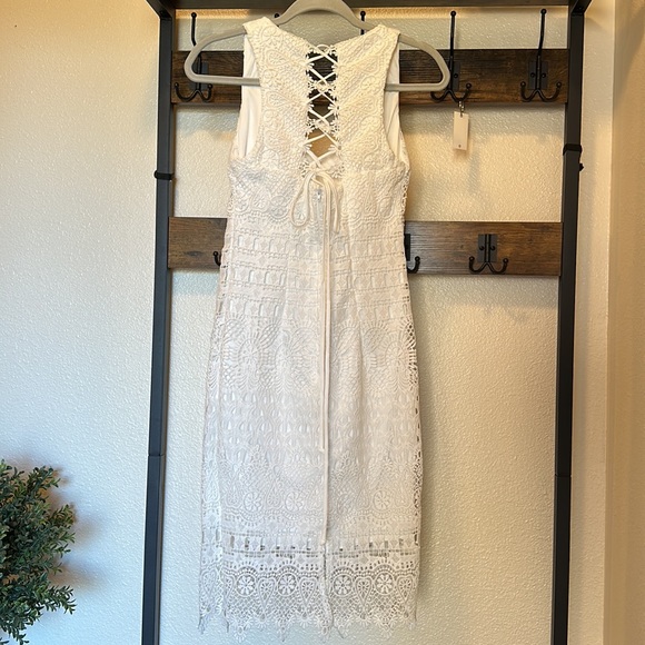 Womens White Crochet Lace V-neck Lace-up Sheath Dress - Picture 6 of 13